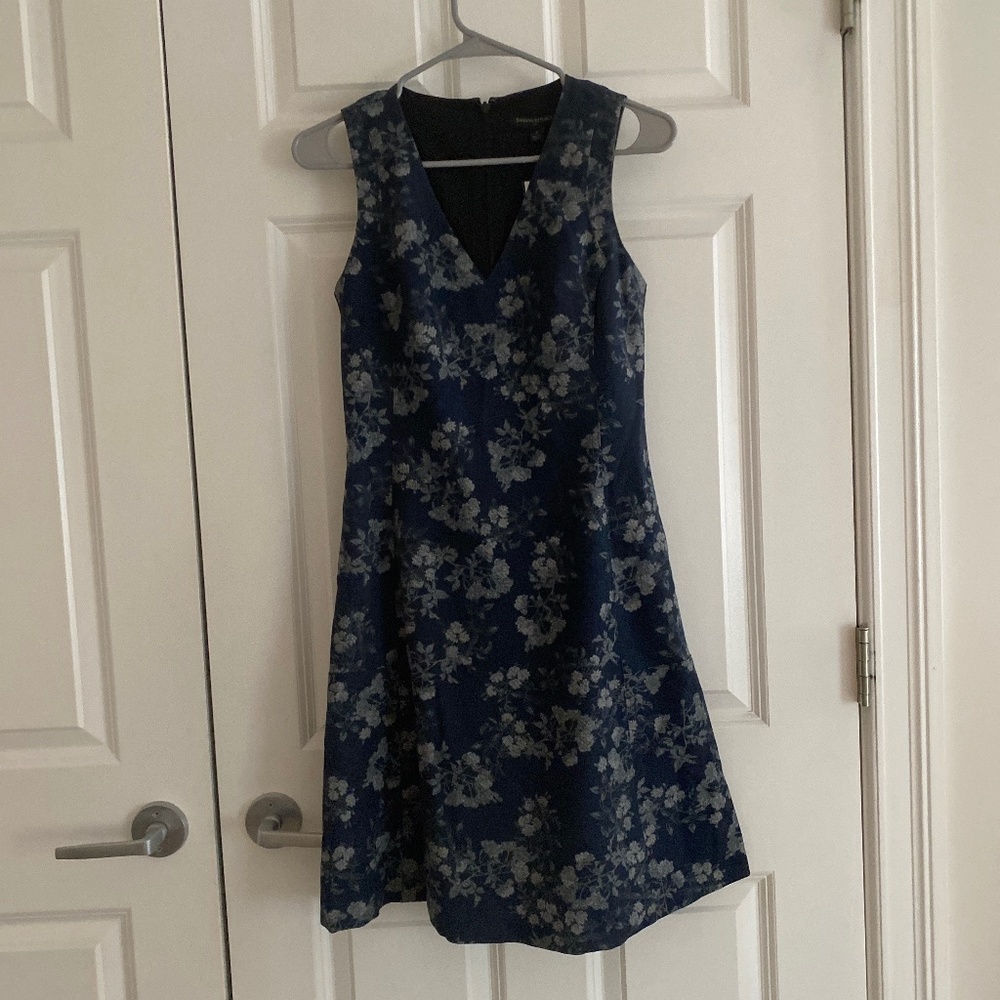 Banana Republic Factory v neck dress